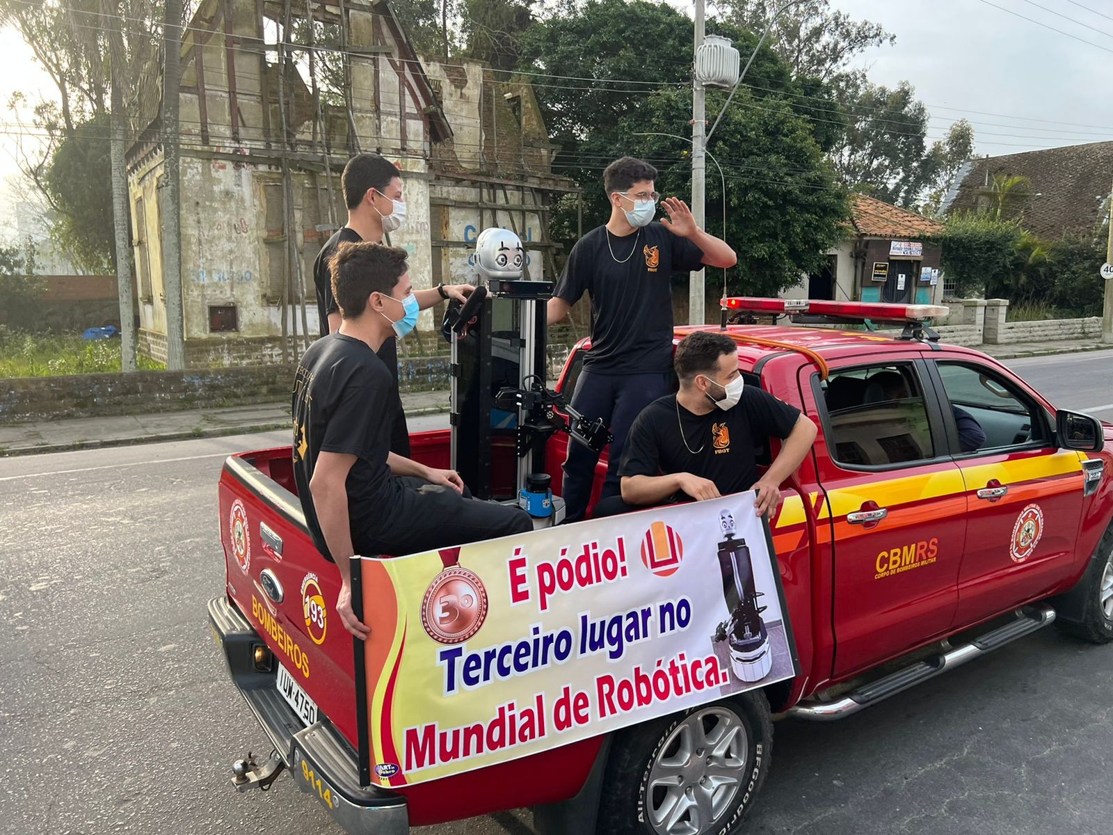 Após 3º lugar no mundial de robótica, equipe da FBOT é homenageada em Rio Grande