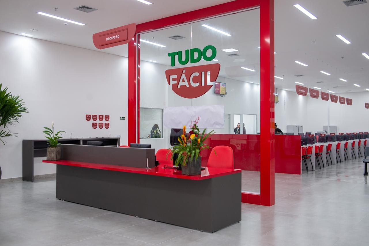 Cerca de 1,5 mil pessoas circulam por dia no Tudo Fácil, disse a gerente da unidade