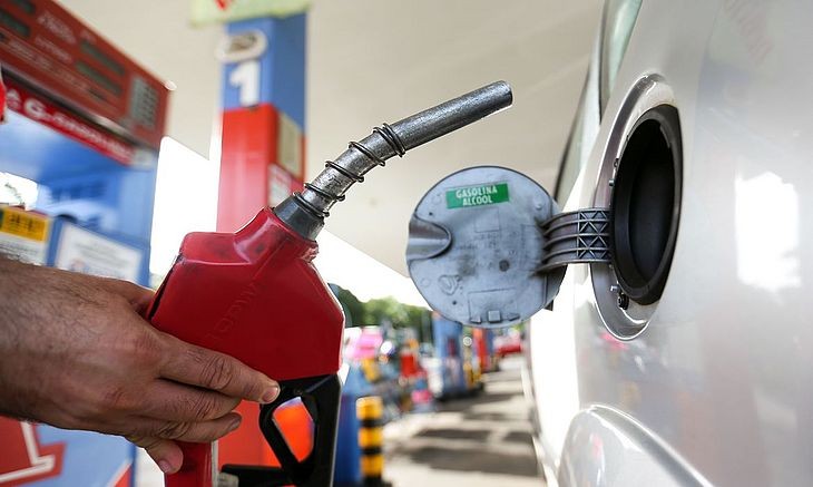 Petrobras anuncia a maior redução do ano no preço da gasolina vendida às distribuidoras 