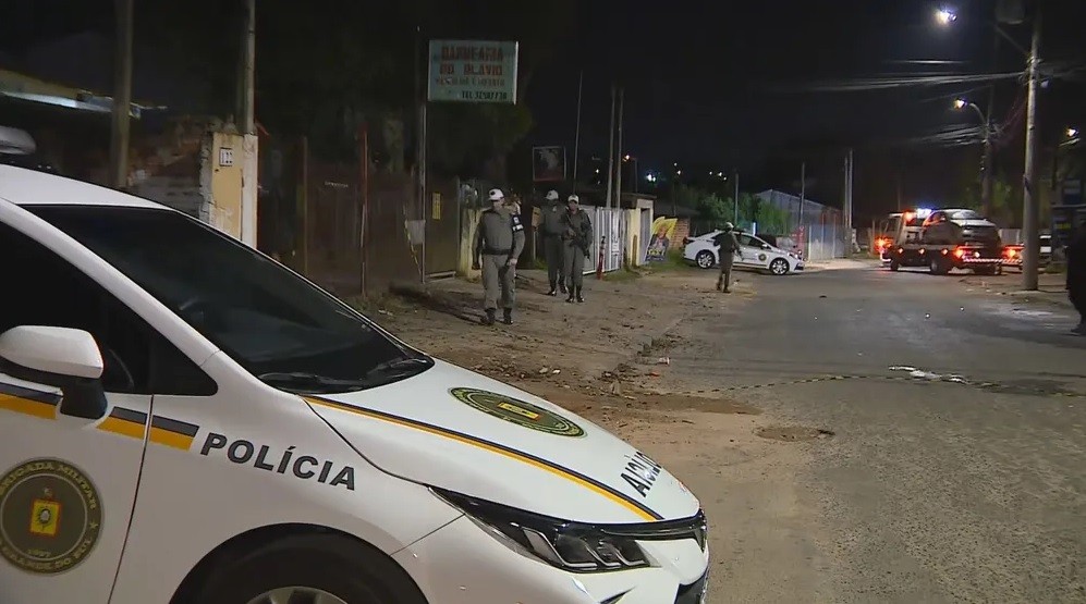 Dois morrem e mais de 20 ficam feridos após ataque a tiros em bar de Porto Alegre