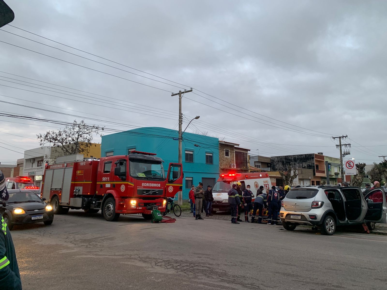 Duas pessoas ficam feridas em acidente na Av. Pelotas, em Rio Grande