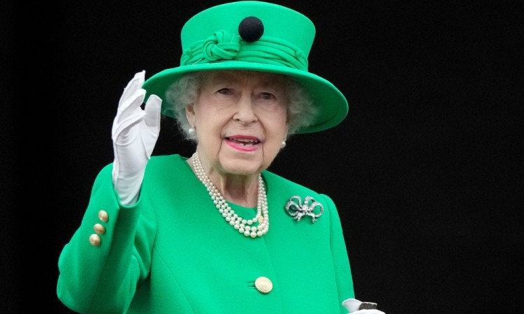 Estado de saúde da Rainha Elizabeth II é preocupante, afirma Palácio de Buckingham