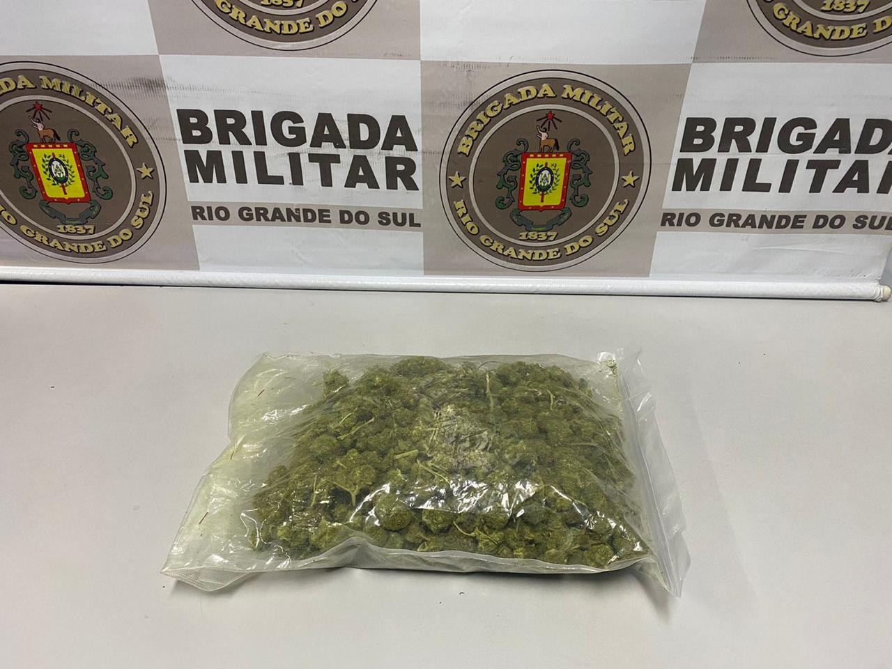 Homem é preso por tráfico de drogas no bairro Lagoa, em Rio Grande