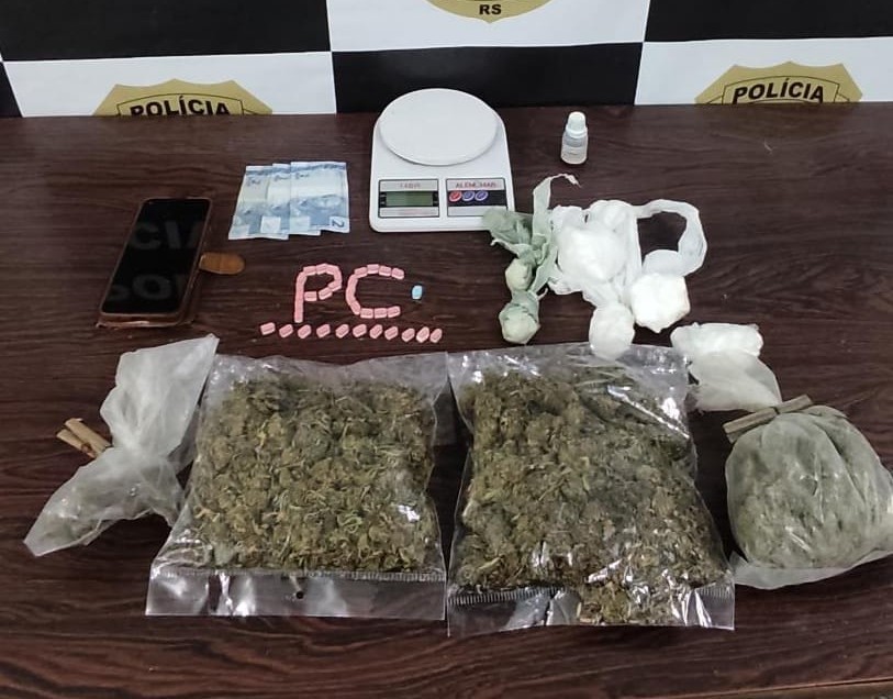 Ecstasy, cocaína e skank são apreendidos e homem é preso por tráfico de drogas em Santa Vitória do Palmar 
