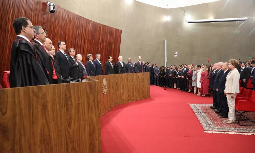 Com Lula e Bolsonaro frente a frente, Alexandre de Moraes assume presidência do TSE