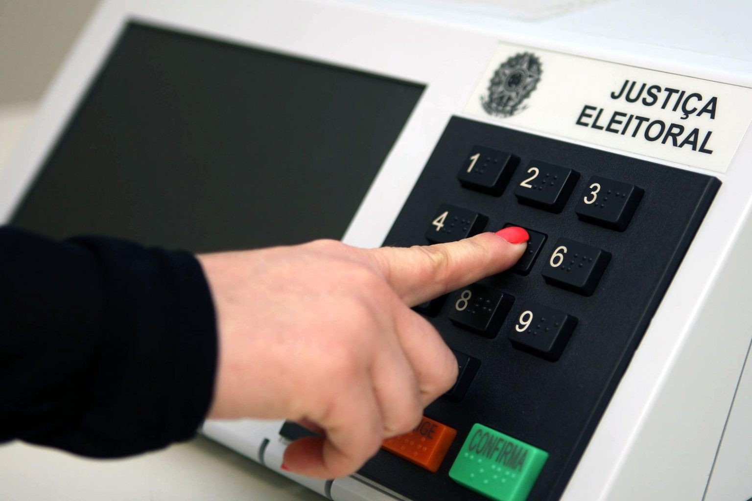 Idade dos candidatos nestas eleições varia de 18 a 92 anos