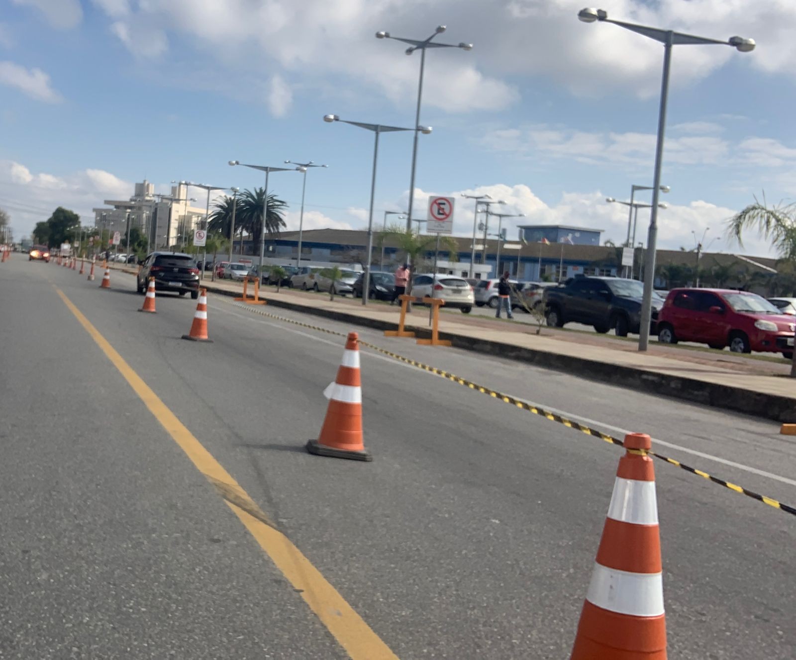 ATENÇÃO: desvio de trânsito é feito na rua Vasco Vieria da Fonseca por causa de obra da Corsan