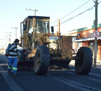 Obra de pavimentação da rua Bolívia, no bairro Buchholz, é retomada