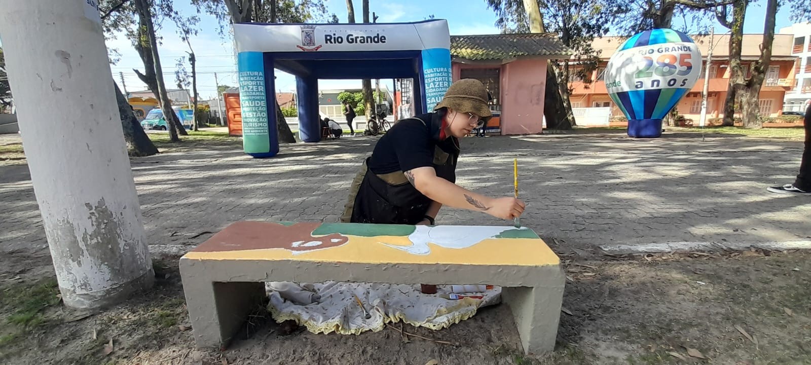 Projeto Arte nos Bancos promove valorização da fauna regional e revitalização no Balneário Cassino