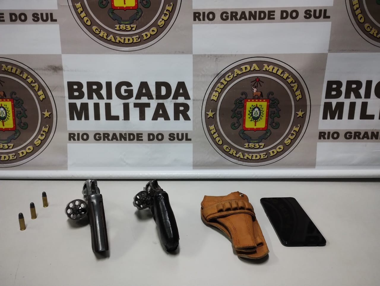 Homem é preso por porte ilegal de arma de fogo no Povo Novo, em Rio Grande