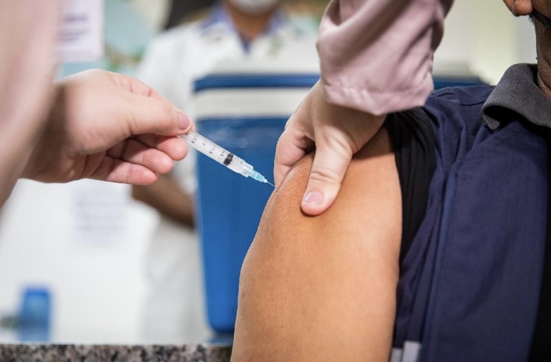 Vacinas contra a Influenza e Pólio são prorrogadas e imunização com a 4ª dose contra a Covid-19 baixa para 36 anos