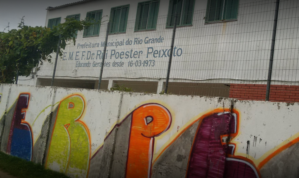 Boca de urna é registrada na Escola Rui Poester Peixoto, em Rio Grande
