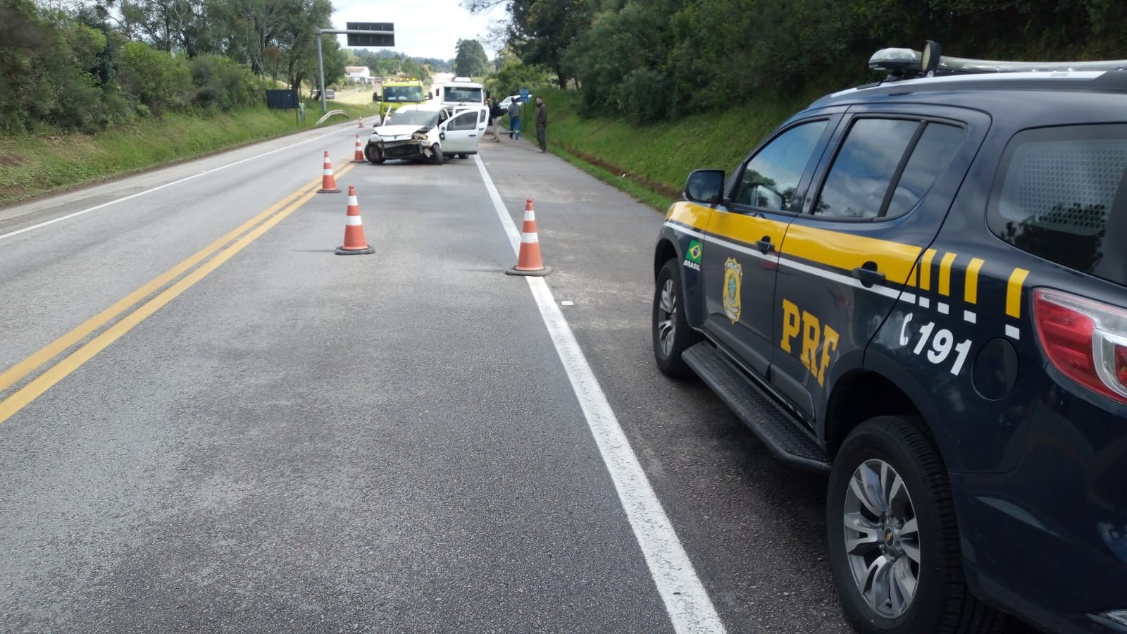 Manhã de acidentes: uma pessoa morre e três pessoas ficam gravemente feridas na BR-392, em Canguçu e Pelotas