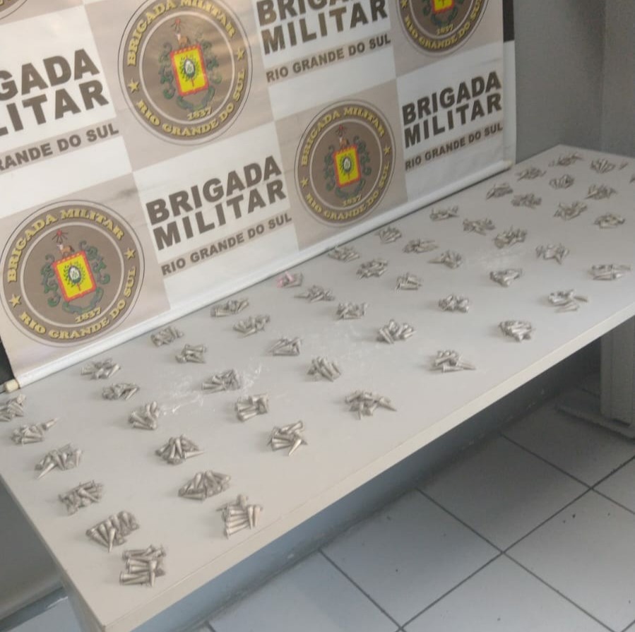 Brigada Militar prende mulher com 500 porções de cocaína no bairro Bosque, em Rio Grande