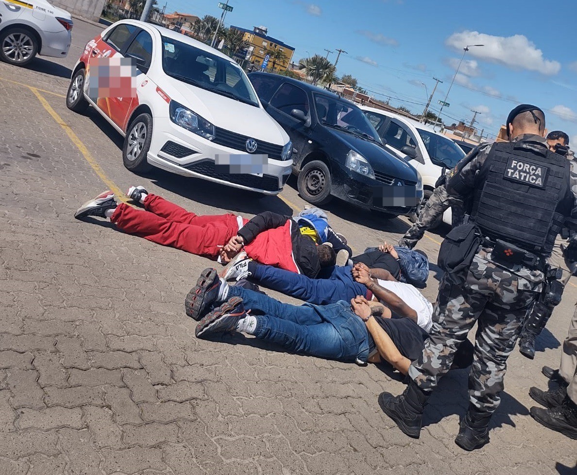 BM prende 5 homens no estacionamento do Praça Shopping por porte ilegal de arma de fogo e receptação