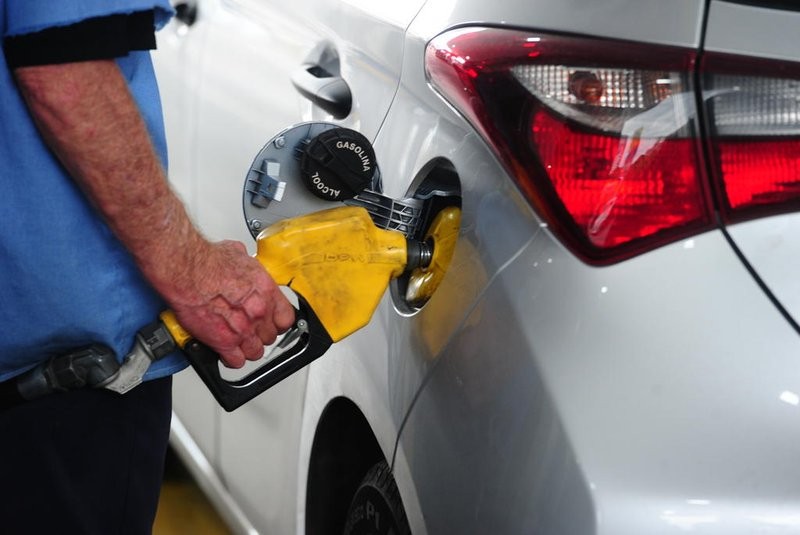 Com nova redução, gasolina atinge valor mais baixo nos últimos 18 meses