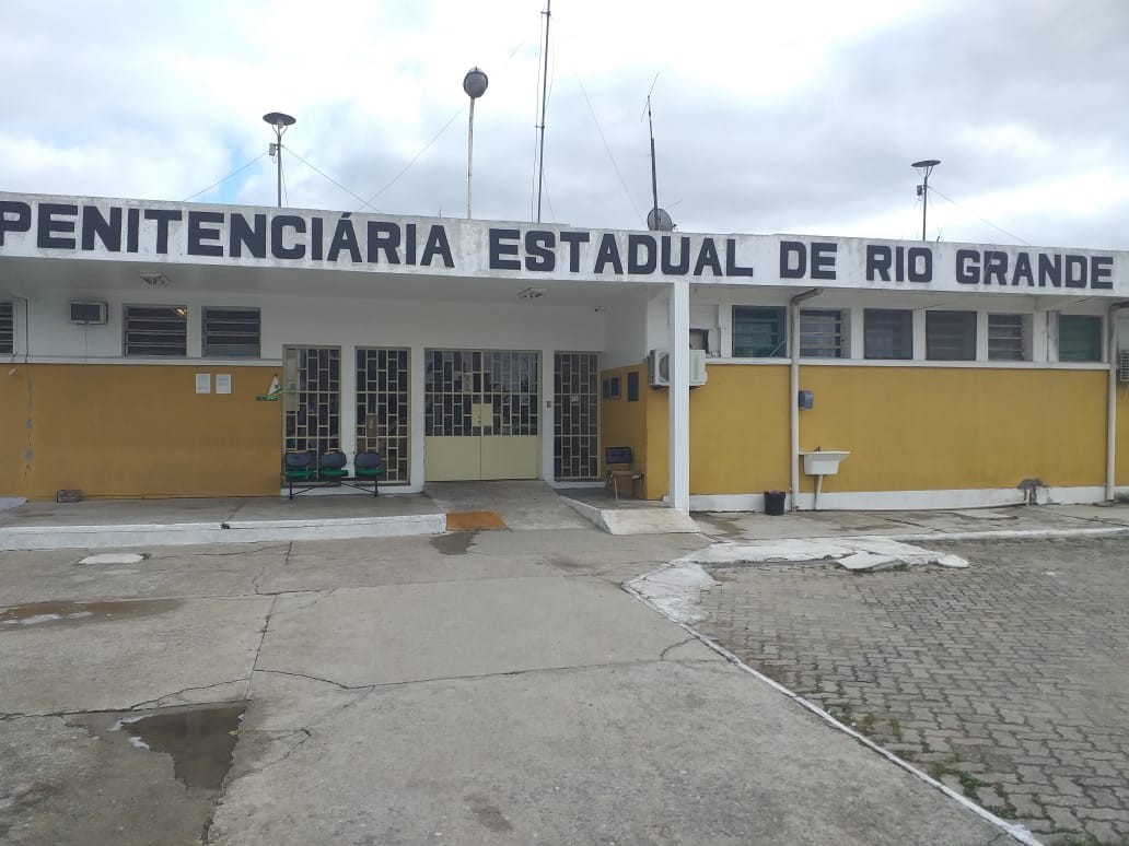 Policial penal é preso após tentar transportar um quilo de cocaína para dentro da Perg 