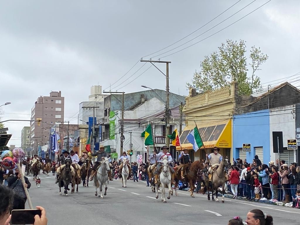Fotos: mais de 700 cavalarianos participaram do desfile neste feriado (20)