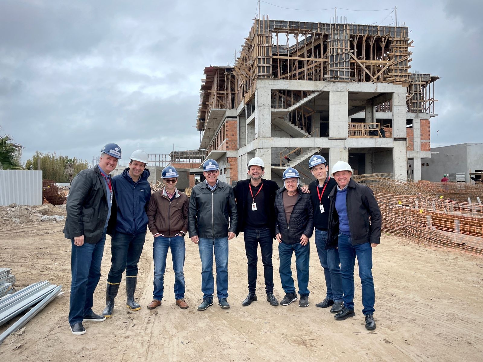 Diretoria da Câmara de Comércio visita as obras do Hospital Monporto, em Rio Grande