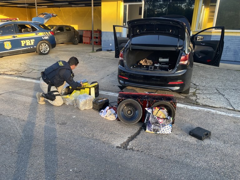 Casal de Rio Grande é preso com aproximadamente 40 quilos de maconha e skunk na BR-392 