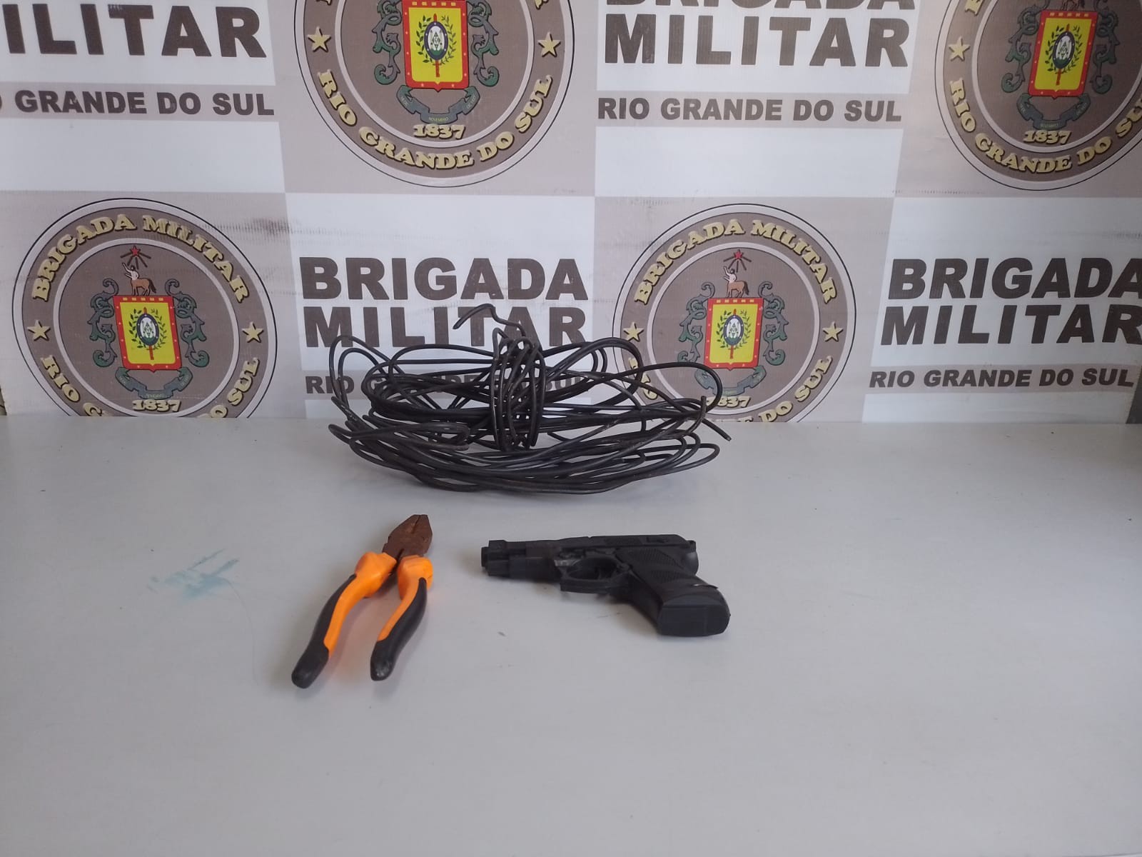 BM prende homem por furto de fios de cobre em Rio Grande