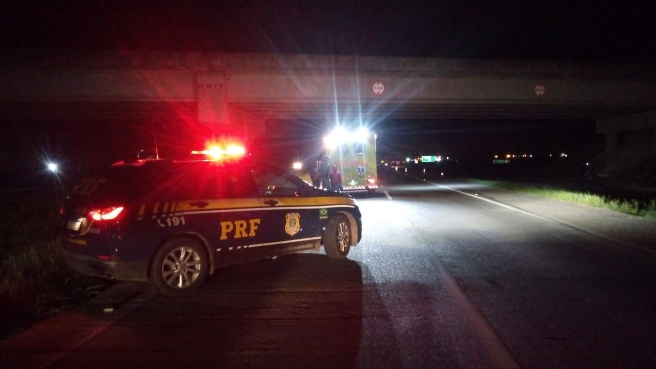 Homem morre atropelado por uma carreta enquanto atravessava a BR-392 na Vila da Quinta, em Rio Grande