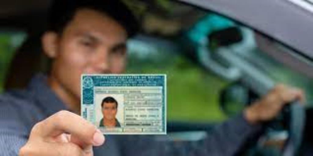 Motoristas têm até segunda-feira (31) para renovar a CNH vencida em outubro de 2021