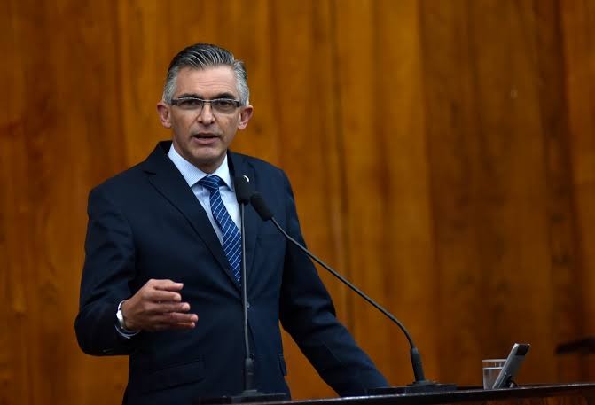 Dep. Estadual Viana (PSDB) é internado após cair de carro de som e sofrer fraturas