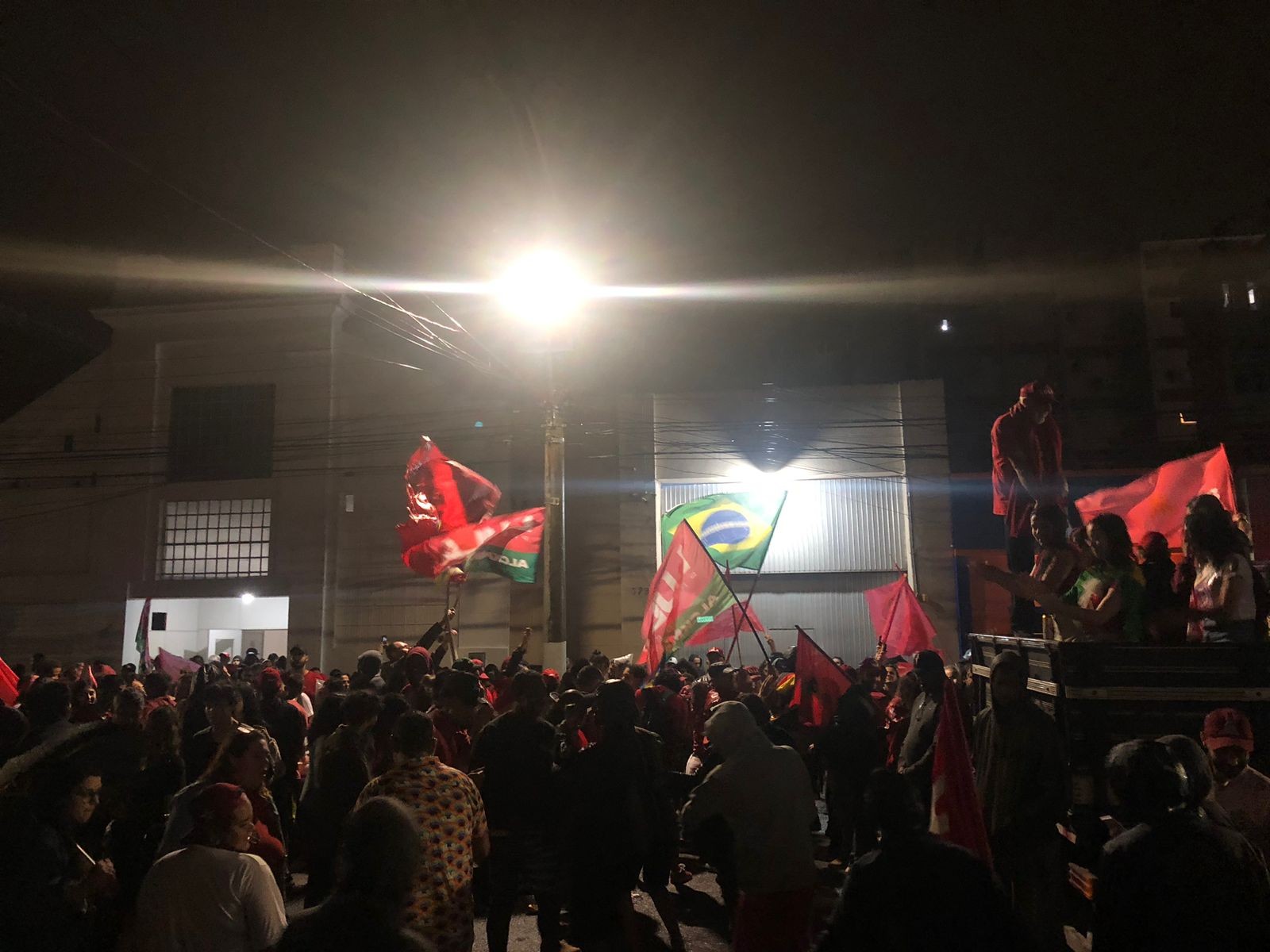 Após vitória de Lula, ruas de Rio Grande foram tomadas por eleitores do Partido dos Trabalhadores