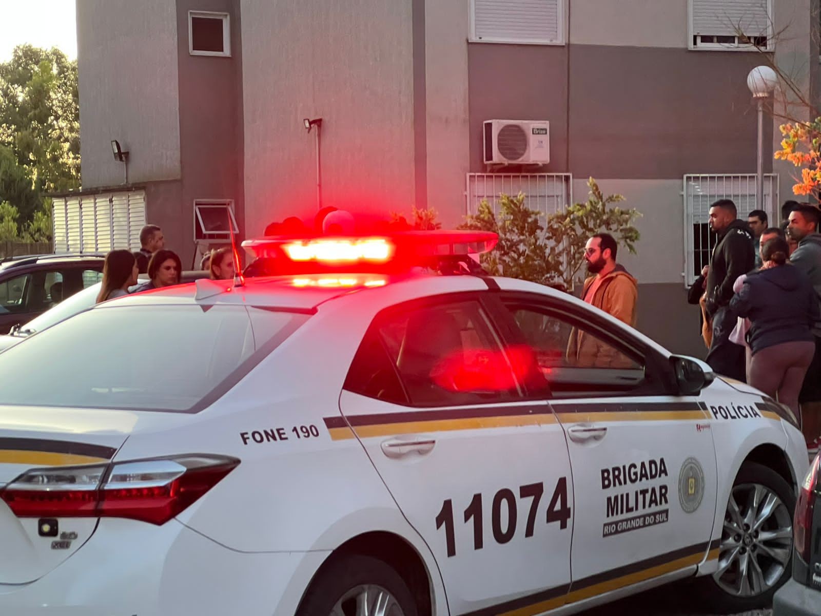 URGENTE: homens são baleados após tiroteio dentro do Residencial Bragança