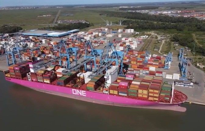 Segundo maior navio a navegar em águas brasileiras atraca no Porto de Rio Grande