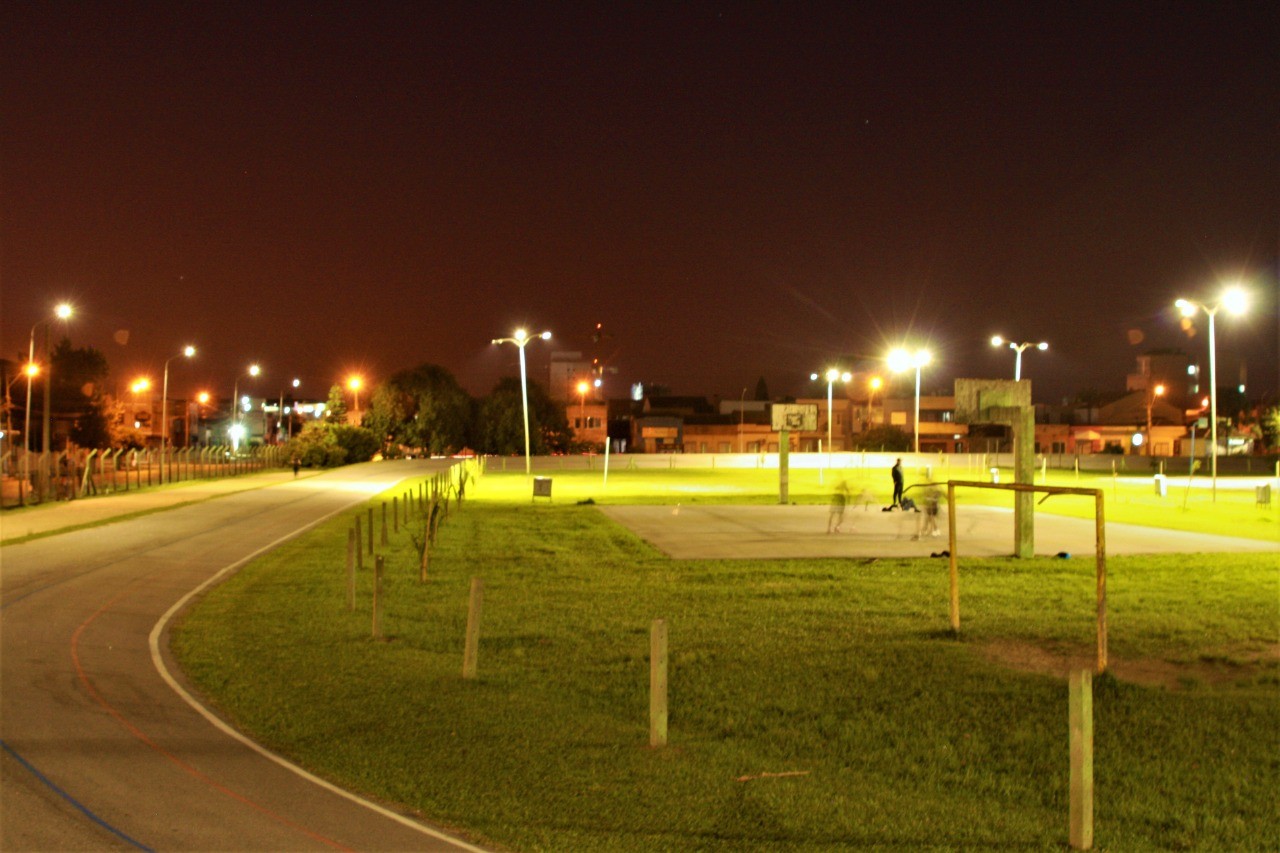 Sistema de iluminação de LED foi instalado na Praça Saraiva 