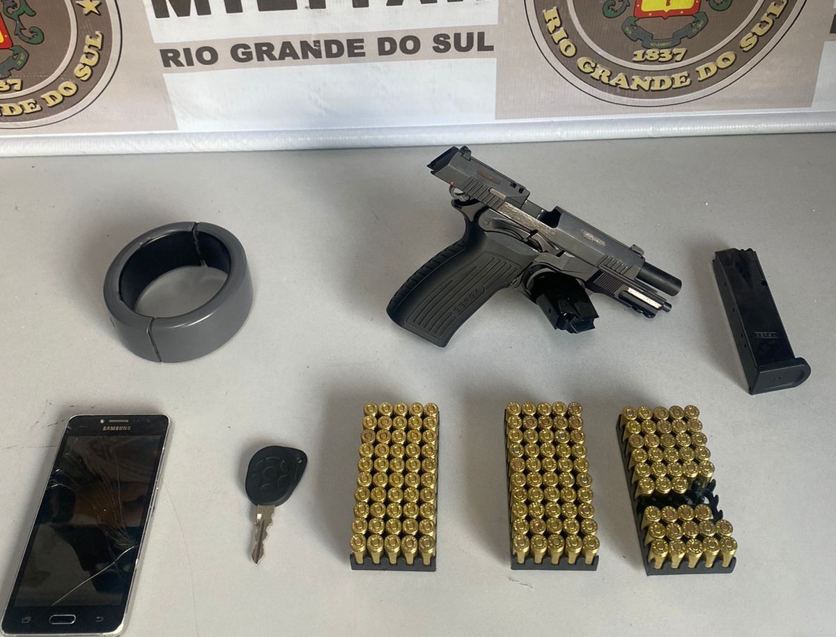 Dois Menores de idade e um foragido são presos por porte ilegal de arma de fogo e receptação em ação da BM de Rio Grande
