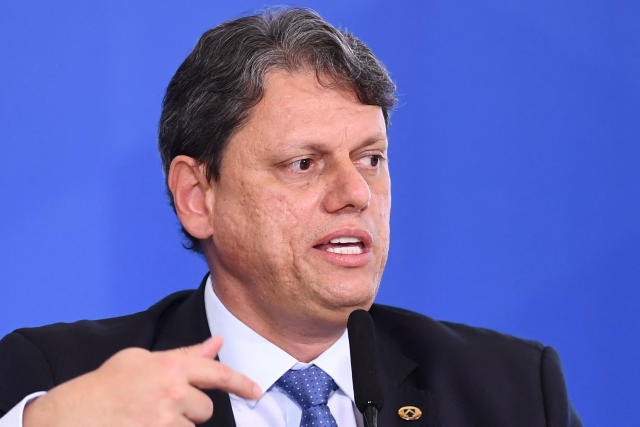 Candidato ao governo de SP, Tarcísio de Freitas, tem agenda de campanha interrompida após tiroteio em Paraisópolis  