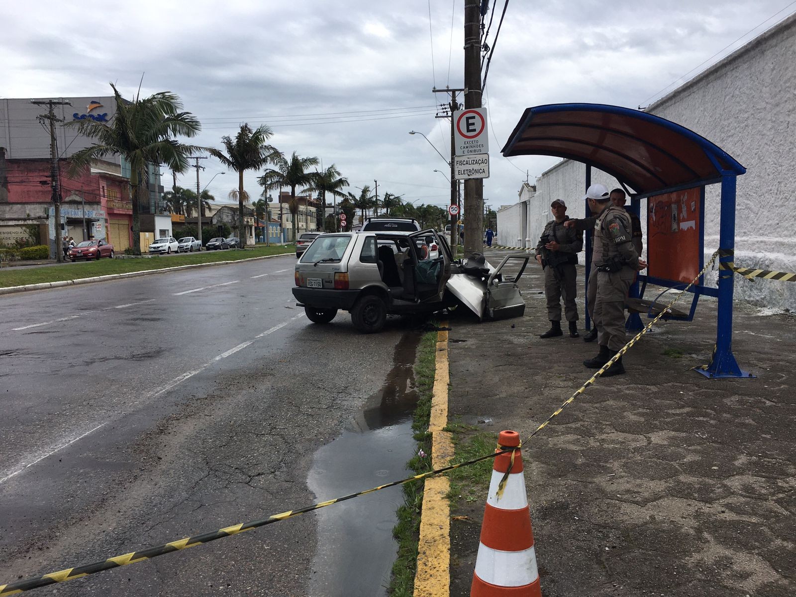 Homem de 43 anos morre após perder o controle do carro e bater em poste em Rio Grande