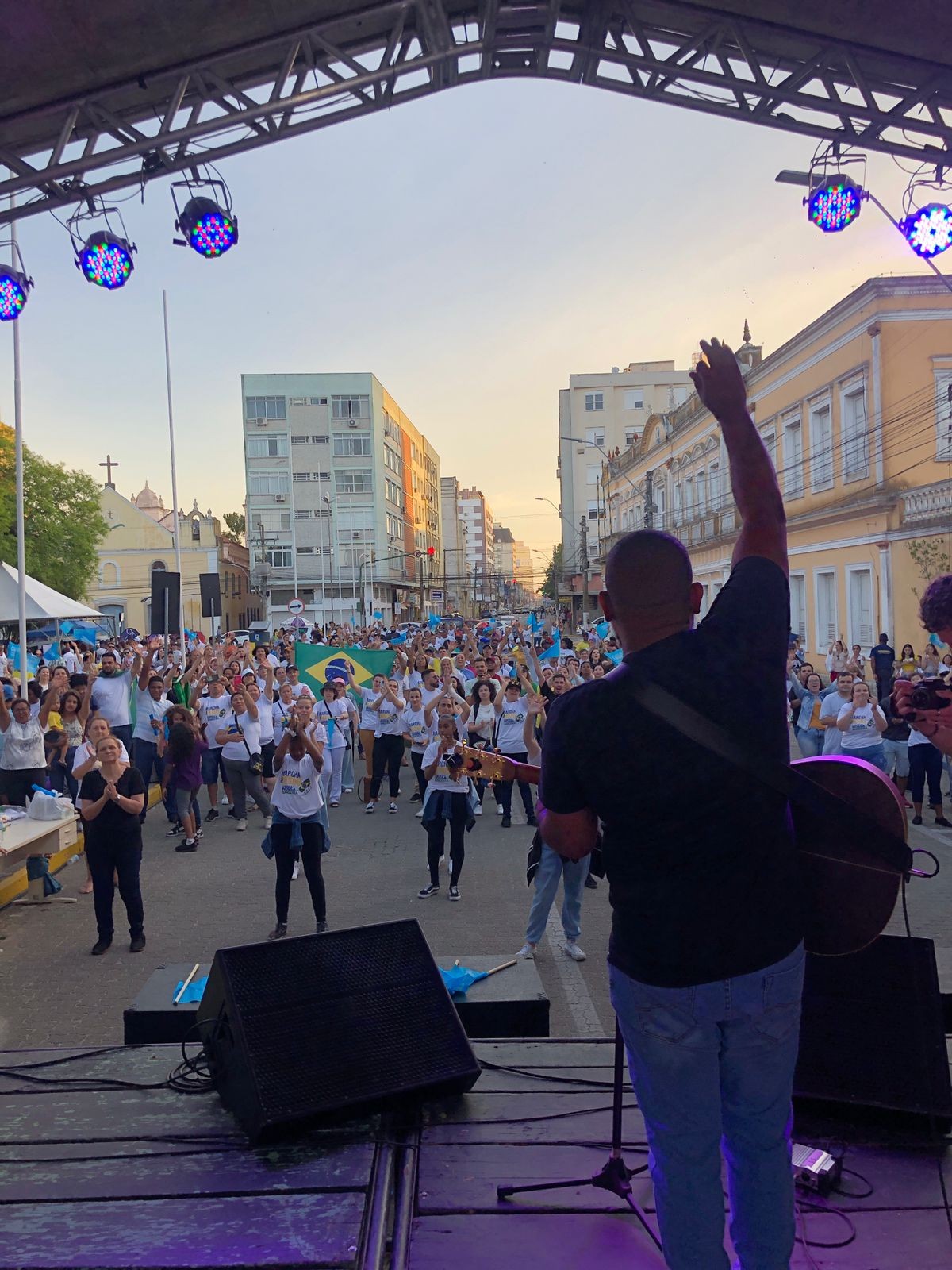 Marcha para Jesus reúne milhares de fiéis em Rio Grande