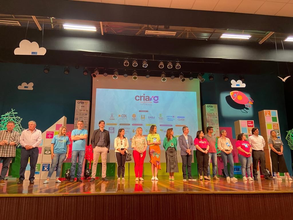 Abertura da grande final do CriaRG Hackathon reúne centenas de alunos e professores na Furg