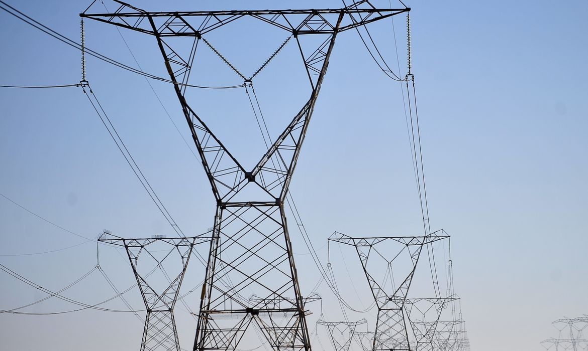 Tarifa de energia elétrica deve subir, em média, 5,6% no Brasil em 2023