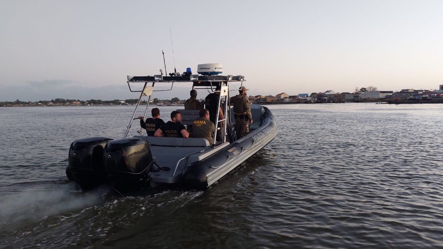 Polícia Federal cumpre mandados de busca e apreensão na casa de pescadores de São José do Norte 