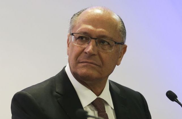 Alckmin se reúne com Mourão para discutir estrutura da Vice-Presidência