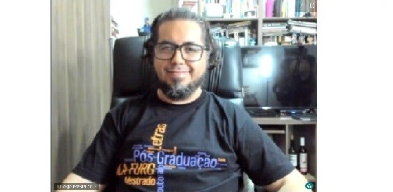 Pela primeira vez, aluno surdo defende tese de doutorado em Letras pela Furg