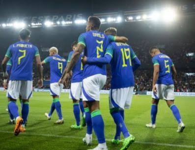 Brasil perde para Camarões mas avança às oitavas de final 