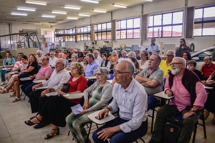Furg recebe visita de egressos da antiga Escola de Engenharia Industrial
