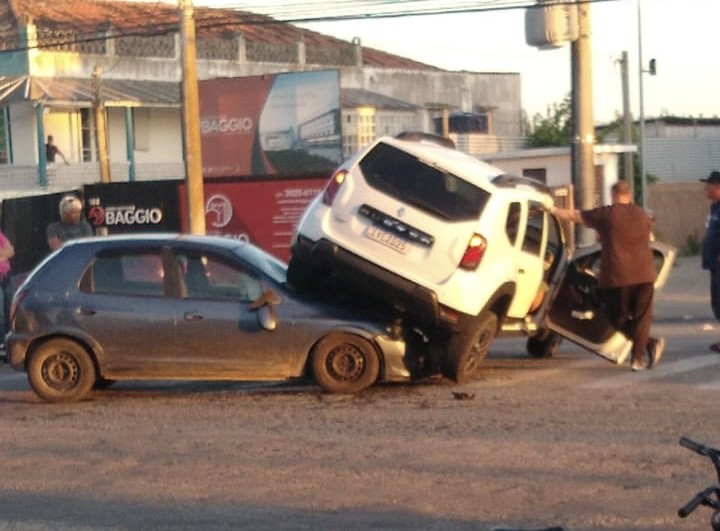 Acidente deixa duas pessoas feridas na Av. Presidente Vargas