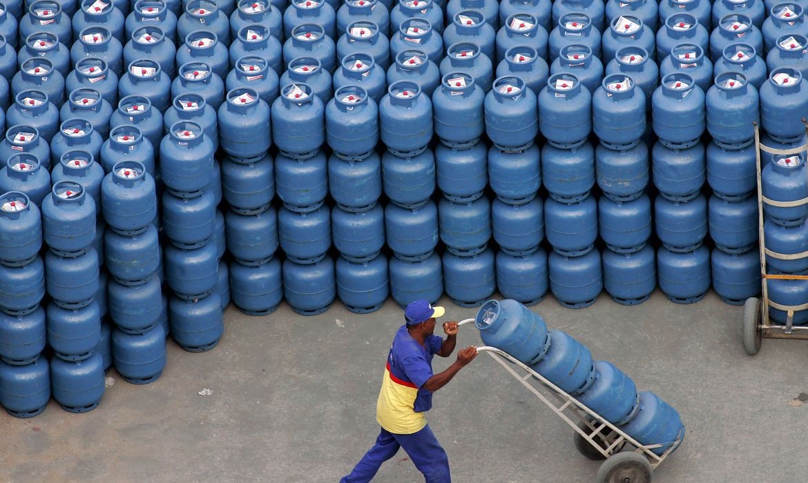 Petrobras reduz em 5,3% o preço do gás de cozinha para as distribuidoras