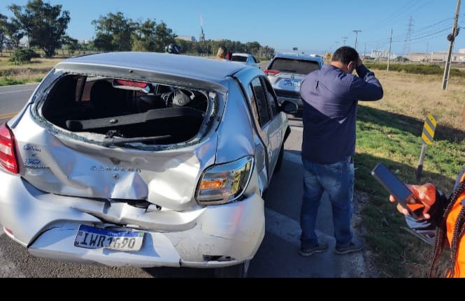 Acidente envolvendo três carros é registrado no Distrito Industrial, em Rio Grande