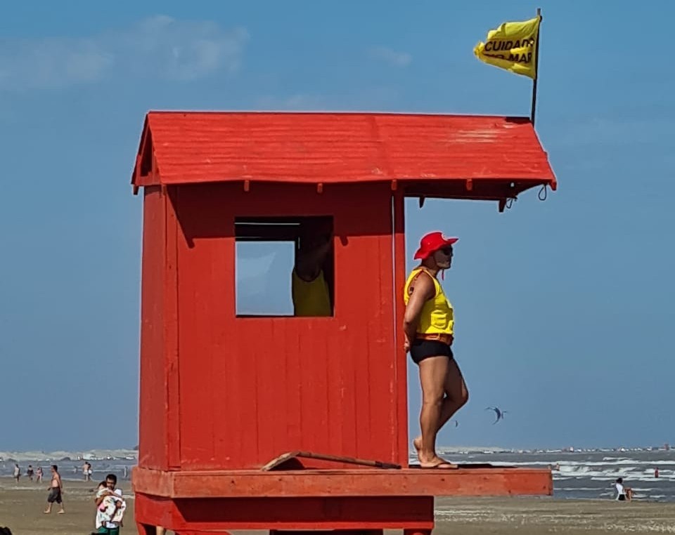 Banhista tem mal súbito na Praia do Cassino e morre durante atendimento