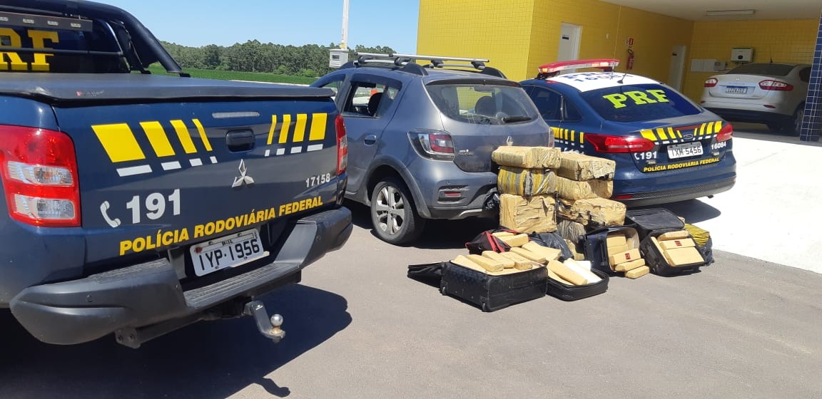 Riograndinos são presos com 244 kg de maconha na BR-116, em Turuçu