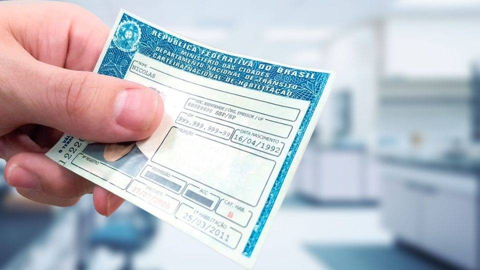 Motoristas têm até esta sexta-feira (30) para renovar a CNH vencida em dezembro de 2021