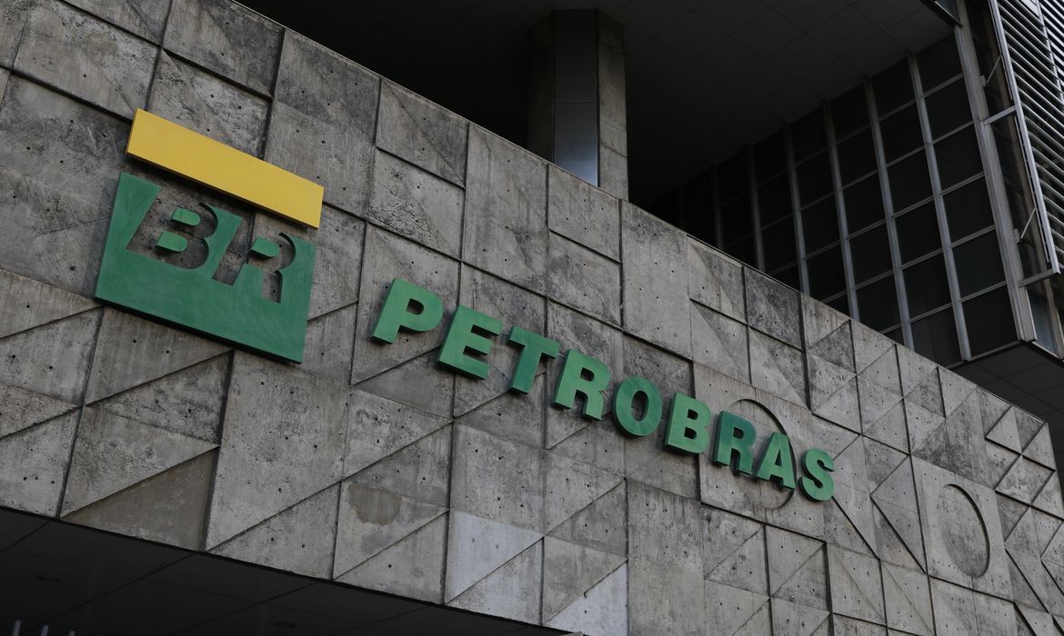 Lula manda revogar processos de privatização de oito estatais iniciados por Bolsonaro